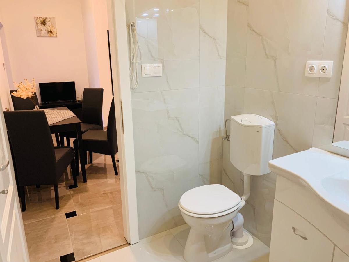 West Residence Budapest Bagian luar foto