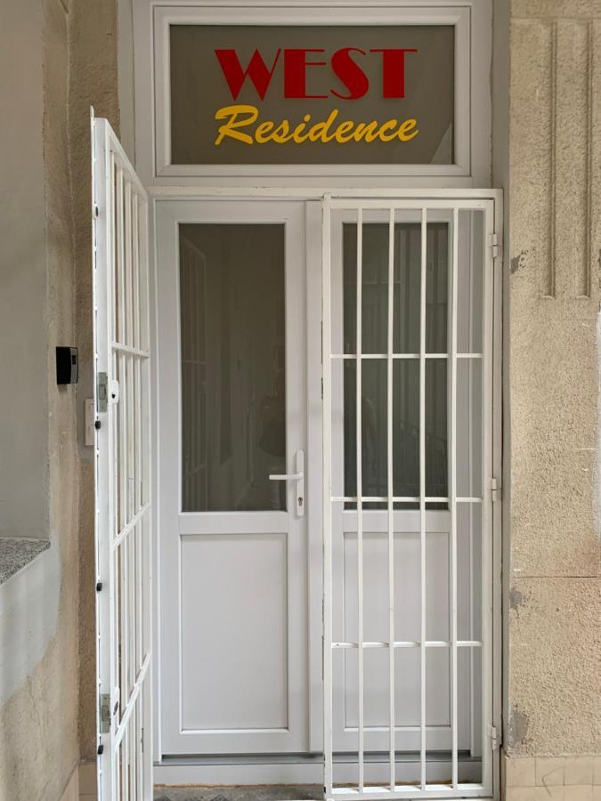 West Residence Budapest Bagian luar foto